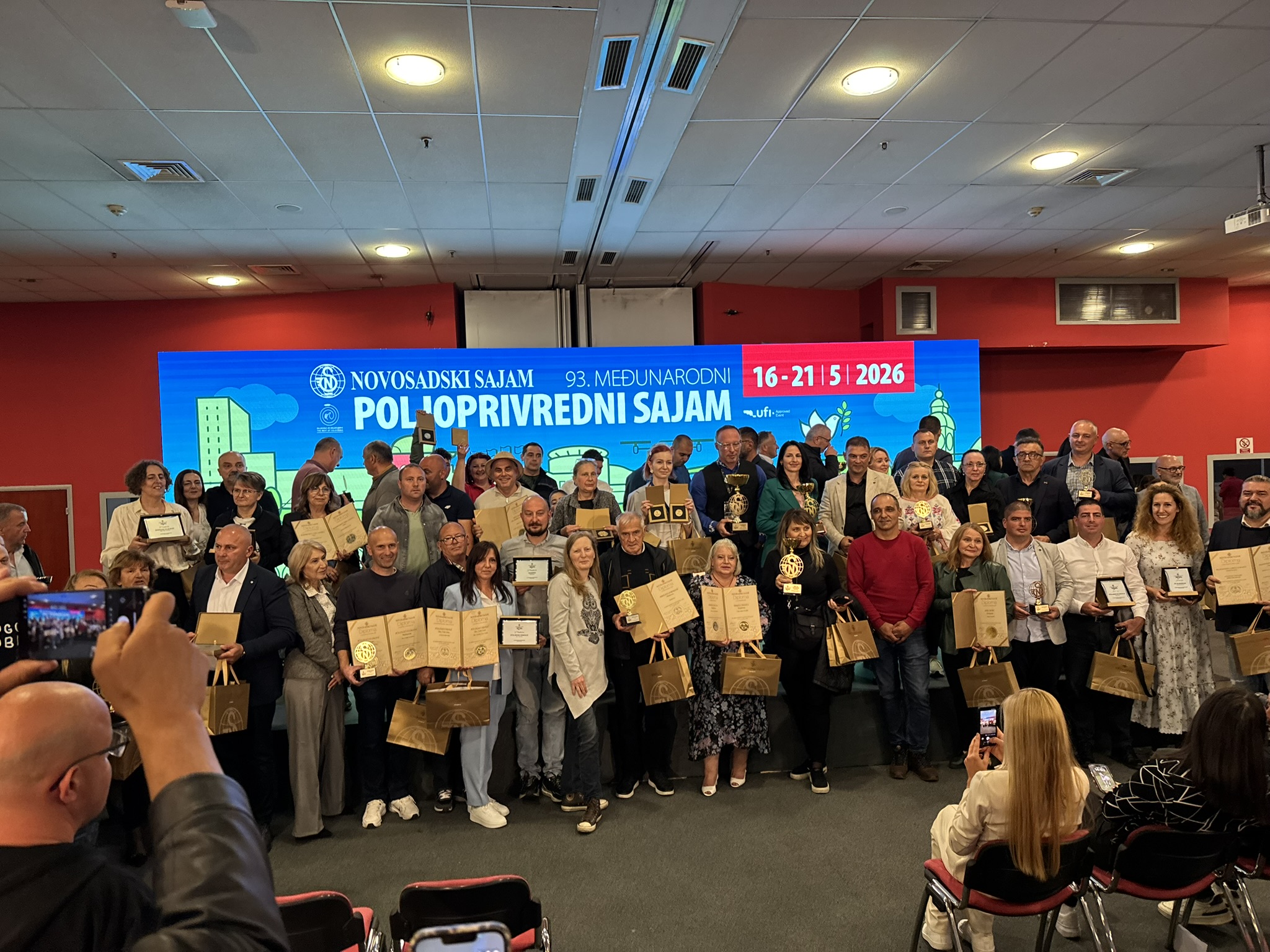 Zajednička fotografija svih nagrađenih na 93. Međunarodnom poljoprivrednom sajmu u Novom Sadu 2026